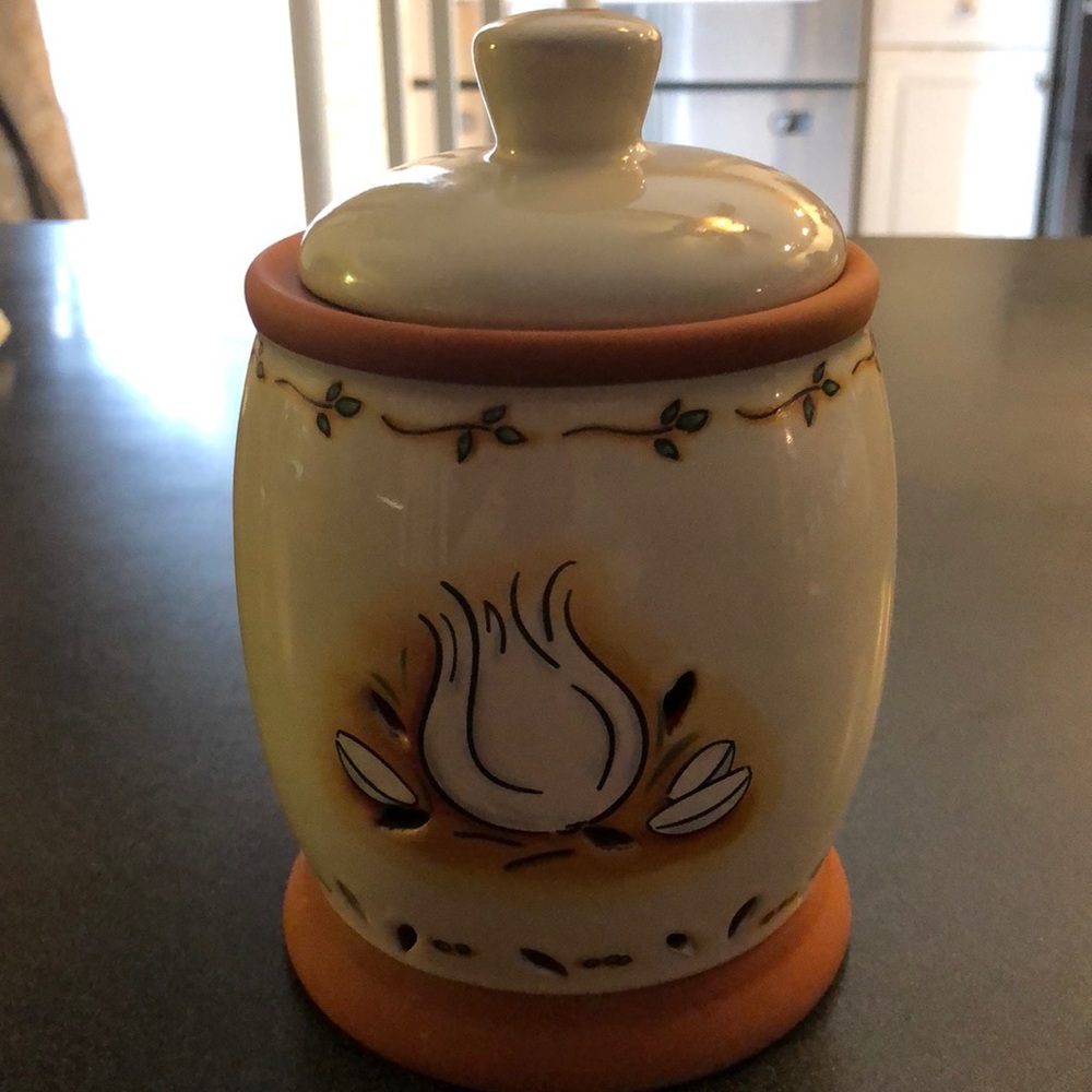 Garlic keeper